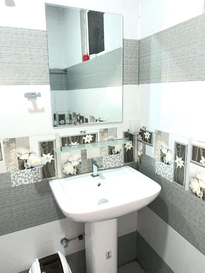Sura Homestay كاندي الغرفة الصورة